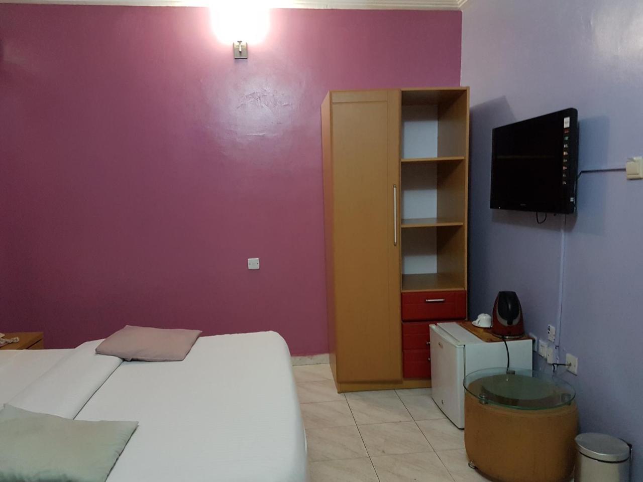 Chamcce Hotel Ajao Lagos Bagian luar foto