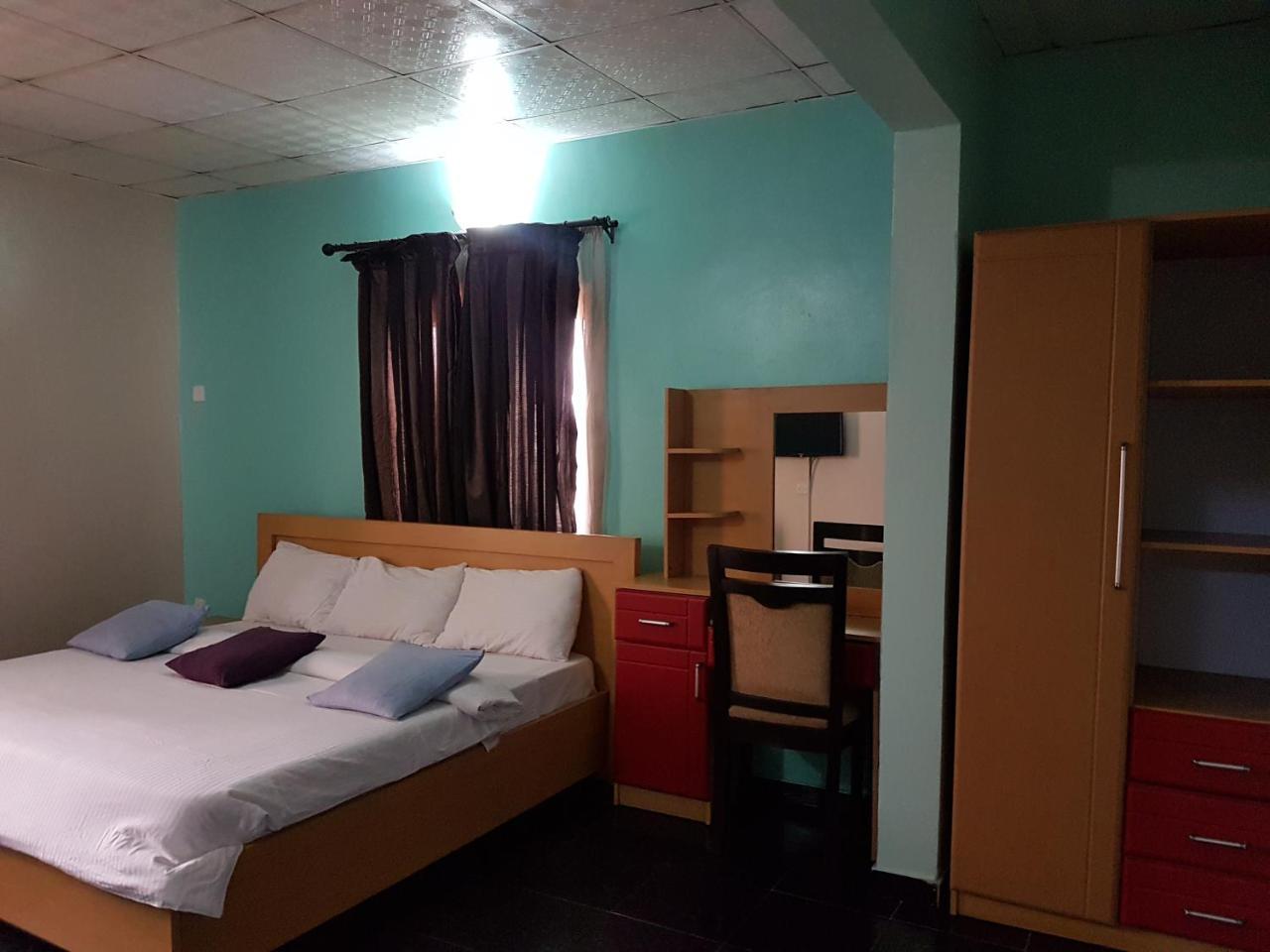 Chamcce Hotel Ajao Lagos Bagian luar foto