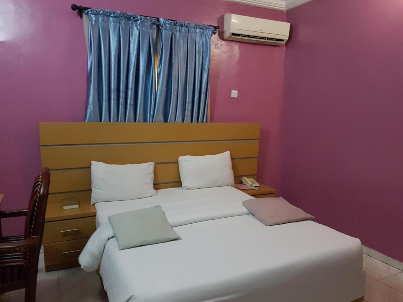 Chamcce Hotel Ajao Lagos Bagian luar foto
