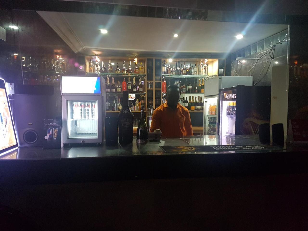 Chamcce Hotel Ajao Lagos Bagian luar foto