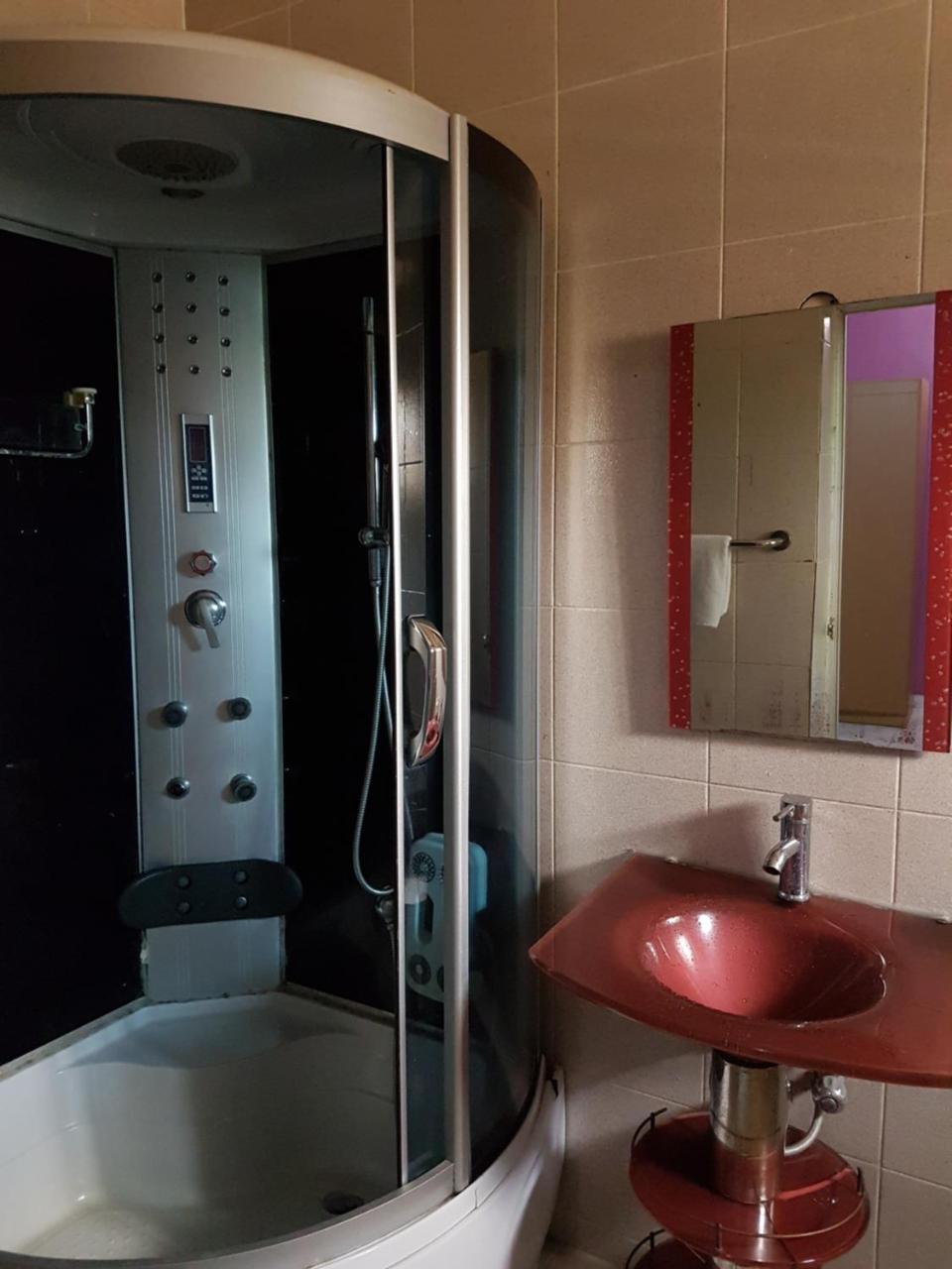 Chamcce Hotel Ajao Lagos Bagian luar foto