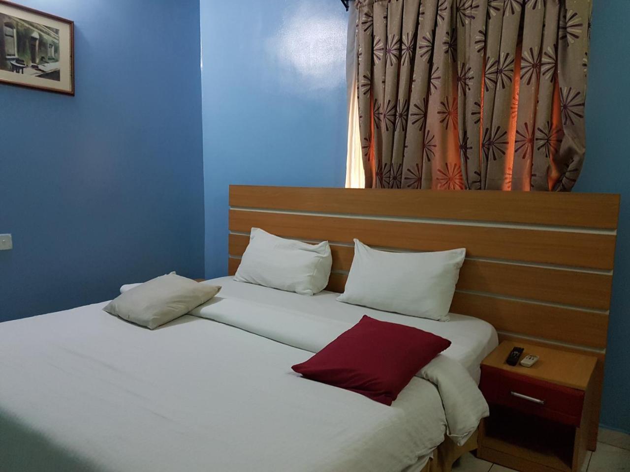 Chamcce Hotel Ajao Lagos Bagian luar foto