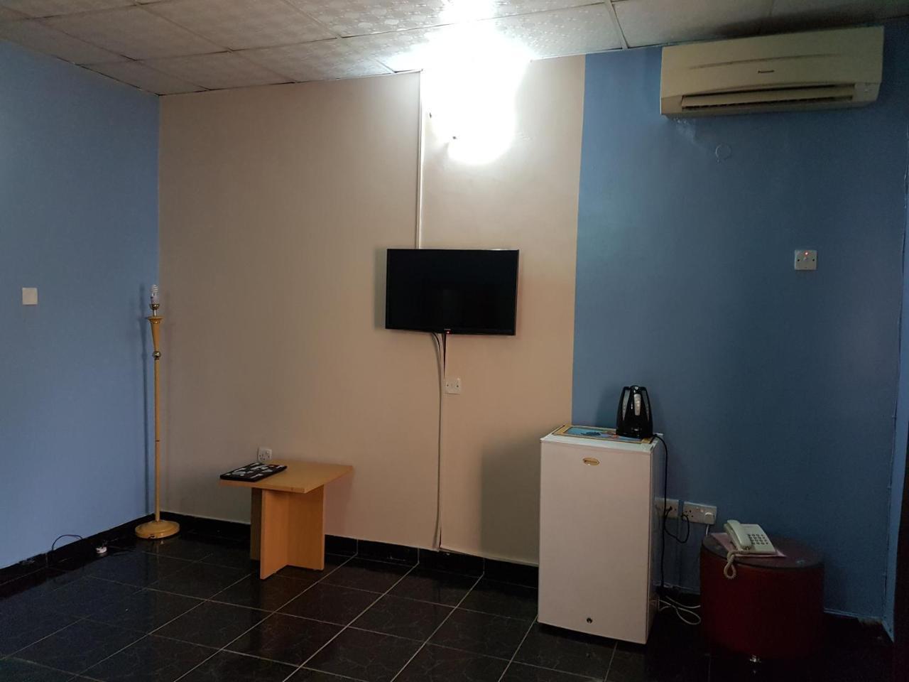 Chamcce Hotel Ajao Lagos Bagian luar foto