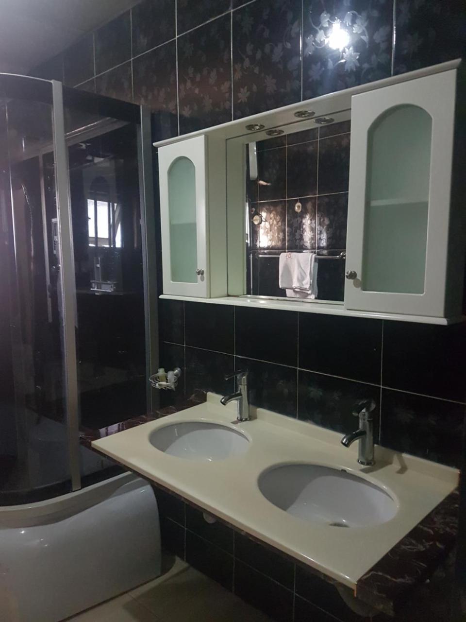 Chamcce Hotel Ajao Lagos Bagian luar foto