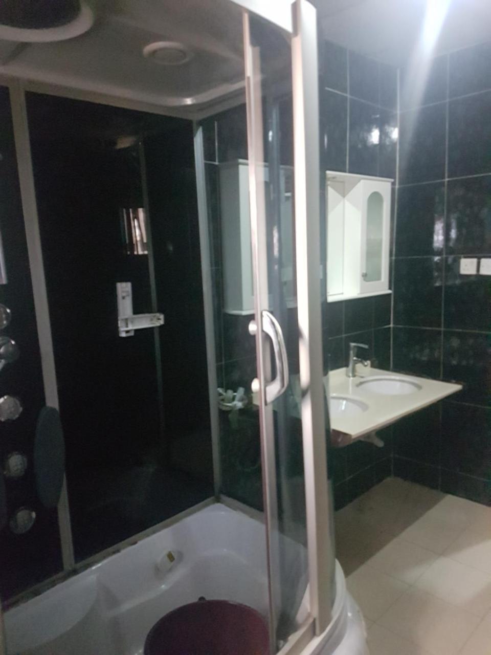 Chamcce Hotel Ajao Lagos Bagian luar foto